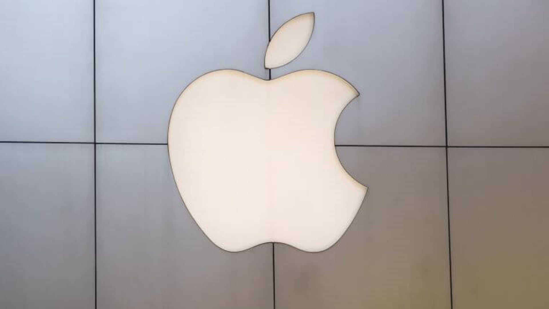 Apple Antitrust Probes Heat up 2020 for the iPhone Giant as it Faces Scrutiny in the EU and US