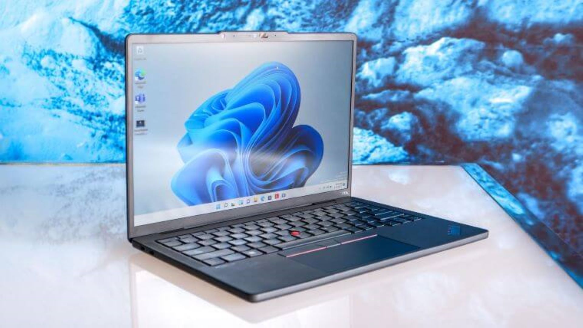 Lenovos-ThinkPad-X13s-Powered-by-Qualcomm-is-now-Available-at-U.S.-Verizon-Stores