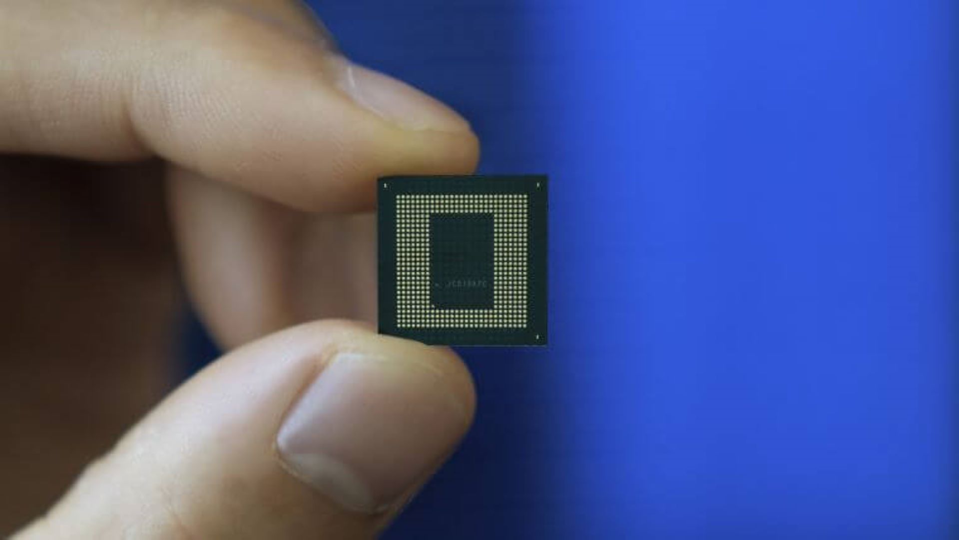 Qualcomm-Reportedly-Returning-to-Server-Market-with-a-New-Chip- (1)