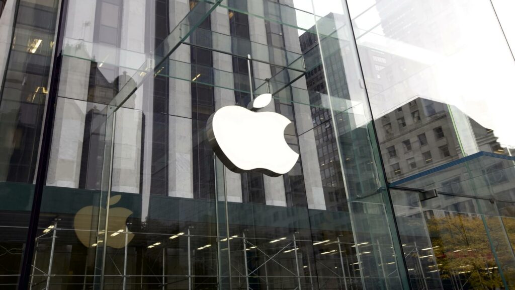 Apple icon in front of an Apple store